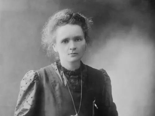 Black and white image of Marie Curie.